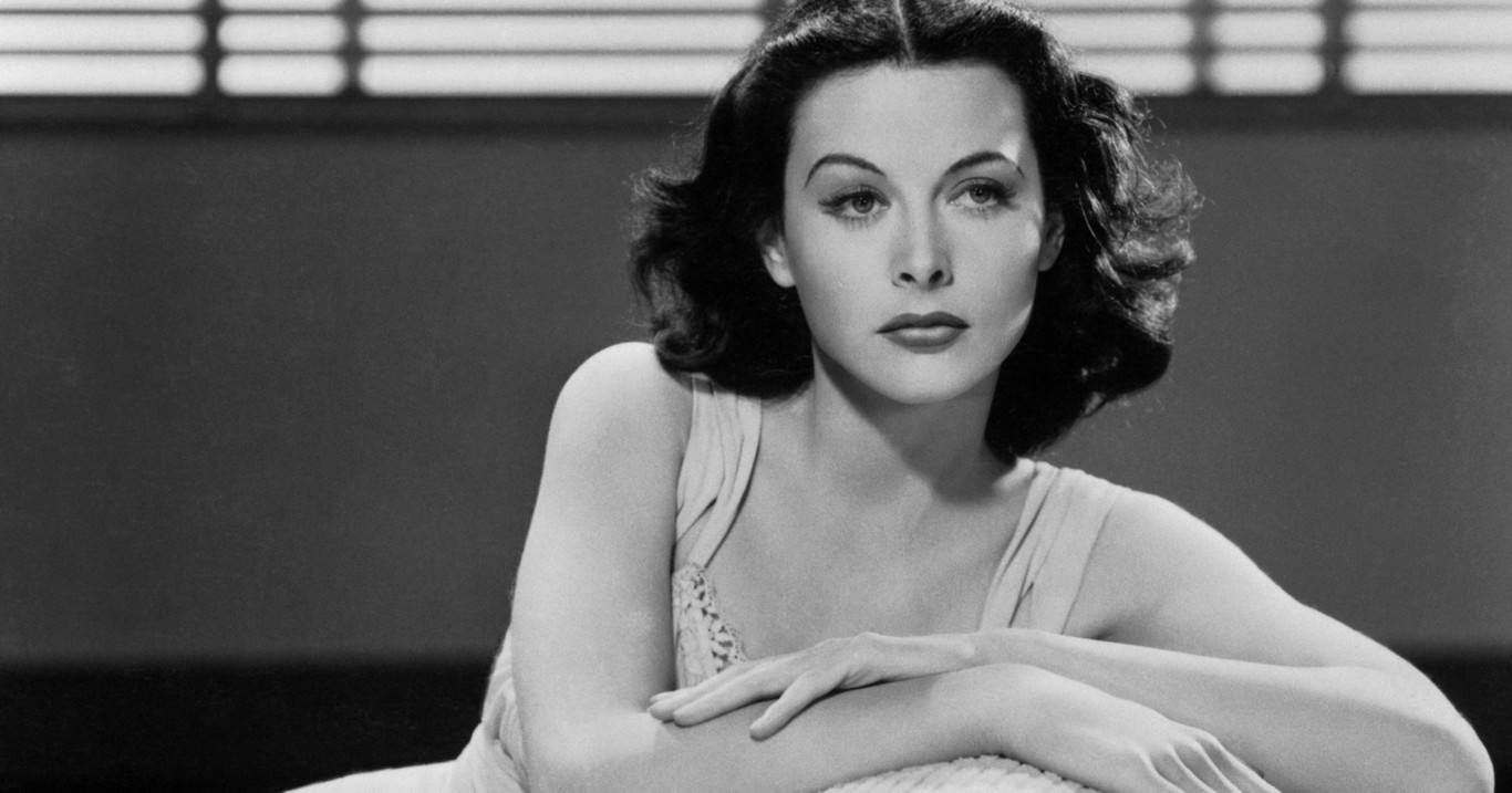 Hedy Lamarr, la actriz y tenaz inventora que sentó las bases de los coches autónomos combatiendo el nazismo