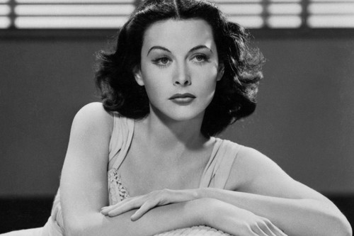 Hedy Lamarr, la actriz y tenaz inventora que sentó las bases de los coches autónomos combatiendo el nazismo