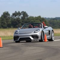 Porsche y una piloto de 16 años logran un Récord Guinness por el slalom más rápido del mundo