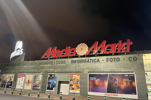 MediaMarkt pone a la venta productos de exposición Apple: así es como puedes comprar un iPhone 12, un MacBook o unos AirPods más baratos