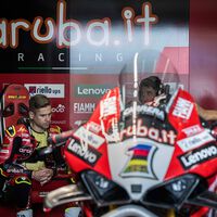 Ducati advierte del peligro de los lastres en WSBK y Álvaro Bautista lo confirma: "La moto se siente diferente" 