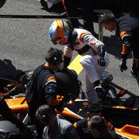 Fernando Alonso pasa ya más tiempo fuera del coche, que dentro