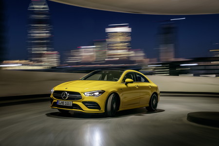 El Mercedes-AMG CLA35 inyecta estilo de coupé a la gama compacta de AMG