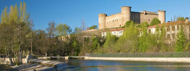 No solo La Granja: el pueblo de Ávila a los pies de la Sierra de Gredos famoso por su castillo, sus judías y su plaza mayor 