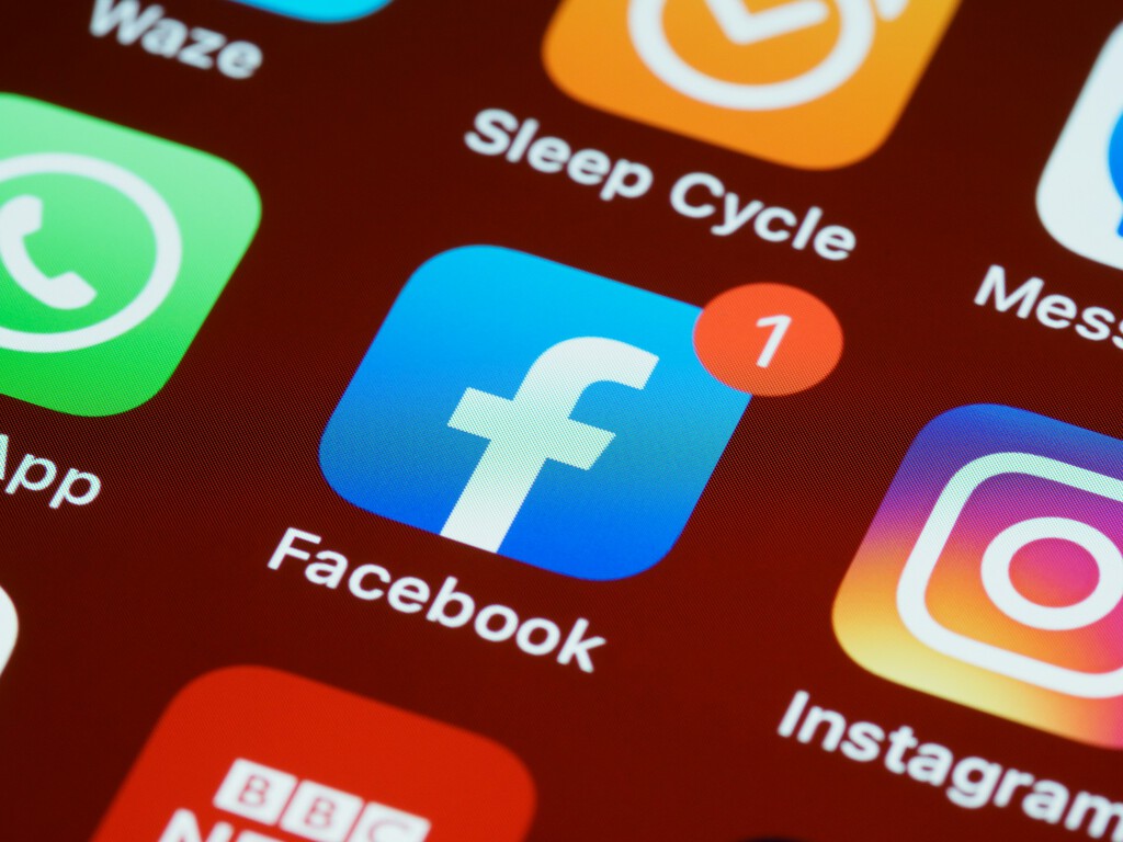 Los exmoderadores de Instagram en Barcelona piden 150.000 euros a Meta por daños psicológicos tras ver lo peor de internet