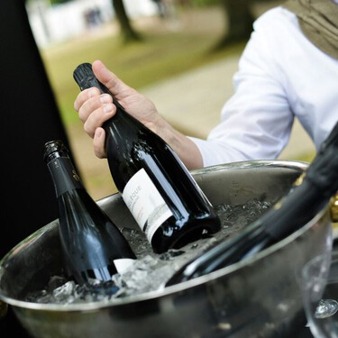 La cocinera Sara Bir tiene el secreto de profesional para mantener las bebidas frías: “Nunca sirvas las botellas sin añadir agua”