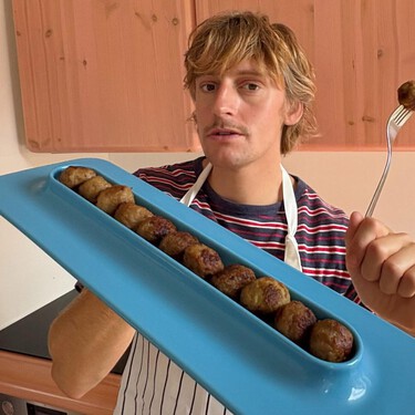 Ikea se ha pasado su propio juego: este diseñador ha creado el plato perfecto para servir sus famosas albóndigas