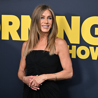Así se llevan los vaqueros en 2026 según Jennifer Aniston (spoiler! lo importante es el calzado)