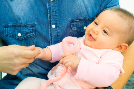 BabyCord, un juguete que imita la forma del cordón umbilical, ¿lo comprarías?