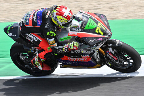 Dominique Aegerter remonta para batir a Matteo Ferrari y ser aún más líder de las motos eléctricas