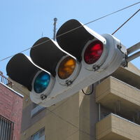 Todos sabemos que el verde es para avanzar en los semáforos. Menos Japón, que defiende que el verde es en realidad azul