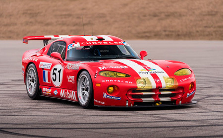 El mítico Chrysler Viper GTS R, ganador de las 24 Horas de Le Mans en el 2000, vuelve a la vida y está a la venta