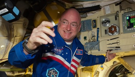 Scott Kelly a bordo da ISS. Imagem: NASA / via Ars Technica (YouTube)