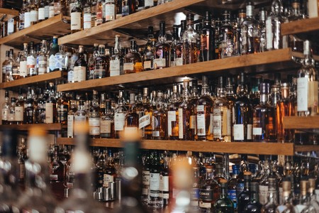 Las bebidas alcohólicas que te provocan las peores resacas: estas son las que tienes que evitar