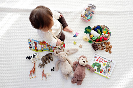 Bebe Jugando