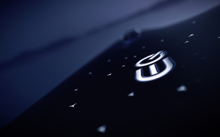 La lujosa berlina eléctrica Mercedes-Benz EQS estrenará una nueva y avanzada pantalla que ocupará todo el salpicadero