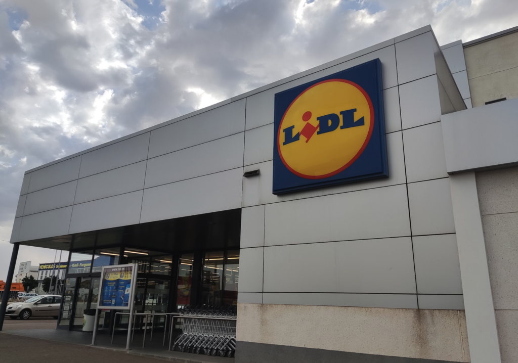 Adiós a la fregona y la escoba para dejar el suelo limpio: Lidl tiene la solución ideal perfecta y barata 