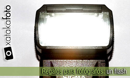 Regalos de Navidad para fotógrafos: un flash, que ilumina más