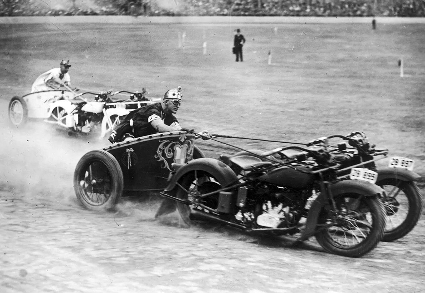 La prehistoria de MotoGP fue Ben-Hur: así eran las carreras de cuadrigas con motos en vez de caballos