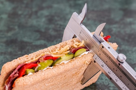 Reducir el exceso de calorías produce bienestar, incluso si no tienes sobrepeso (estudio)