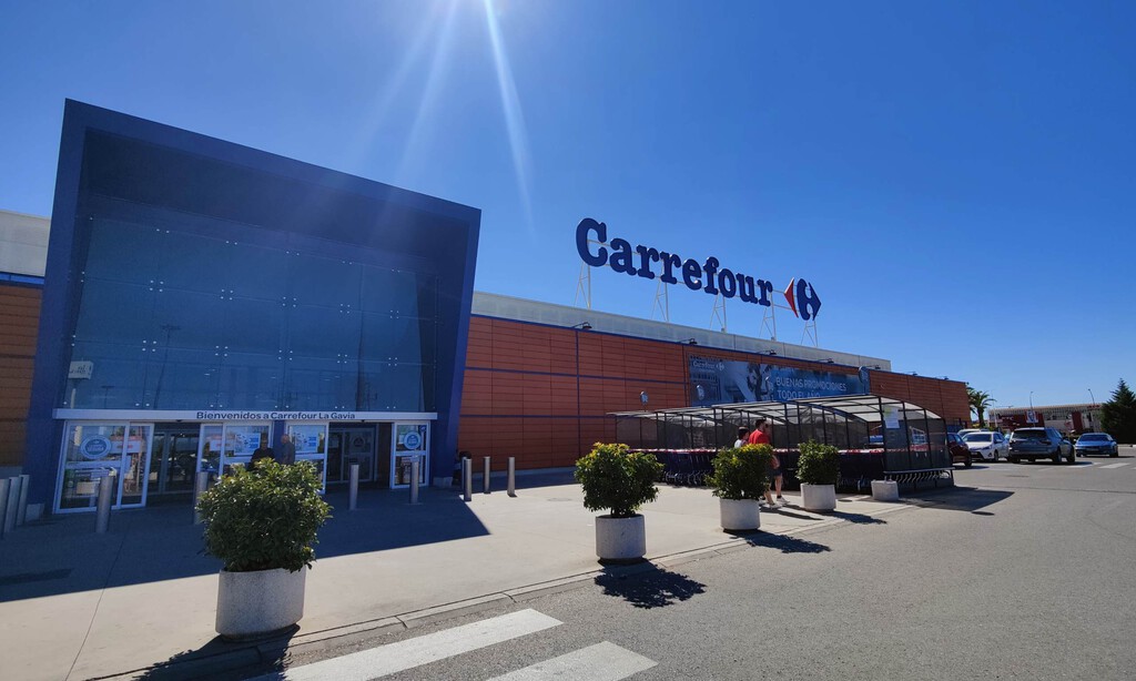 Carrefour liquida este conjunto de mesa y sillones para balcón o terraza y te regala un cupón de casi 30 euros 