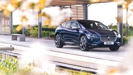El Jaguar I-PACE ya se puede actualizar de forma remota y recargarse más rápido para los mismos 470 km de autonomía eléctrica