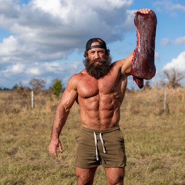 El 'rey del hígado' ha caído: de comer testículos crudos de animales en directo a ser acusado de terrorista en EEUU