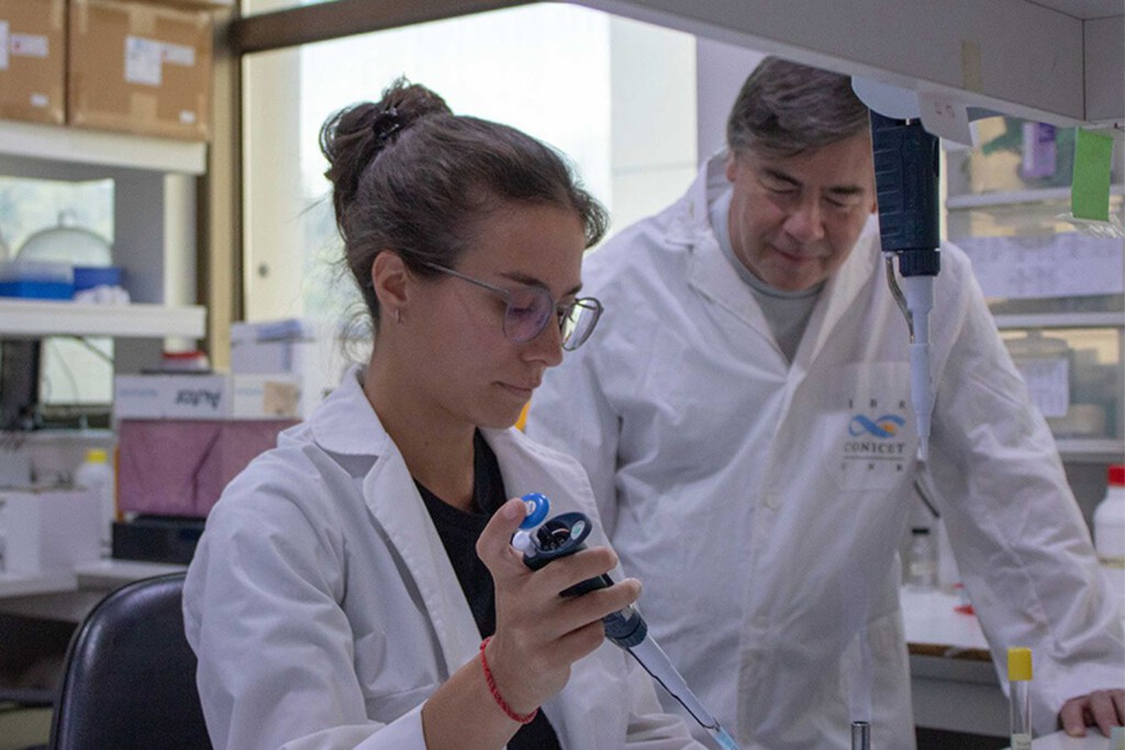 Las superbacterias ya doblegan hasta al antibiótico más resistente, pero científicos de Argentina acaban de dar en la tecla con la explicación de cómo es que lo logran 