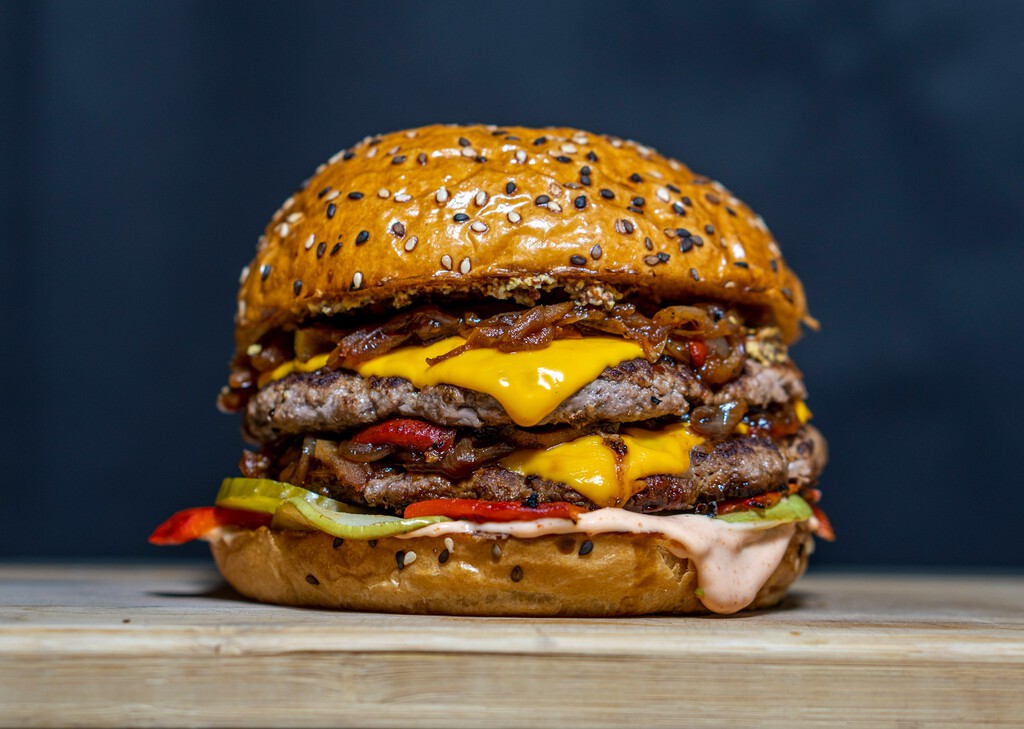 Lidl vende un completo kit para preparar smash burguer en casa: es de acero inoxidable y cuesta menos de 10 euros