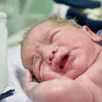 La primera respiración del recién nacido: cómo empieza a respirar tu bebé