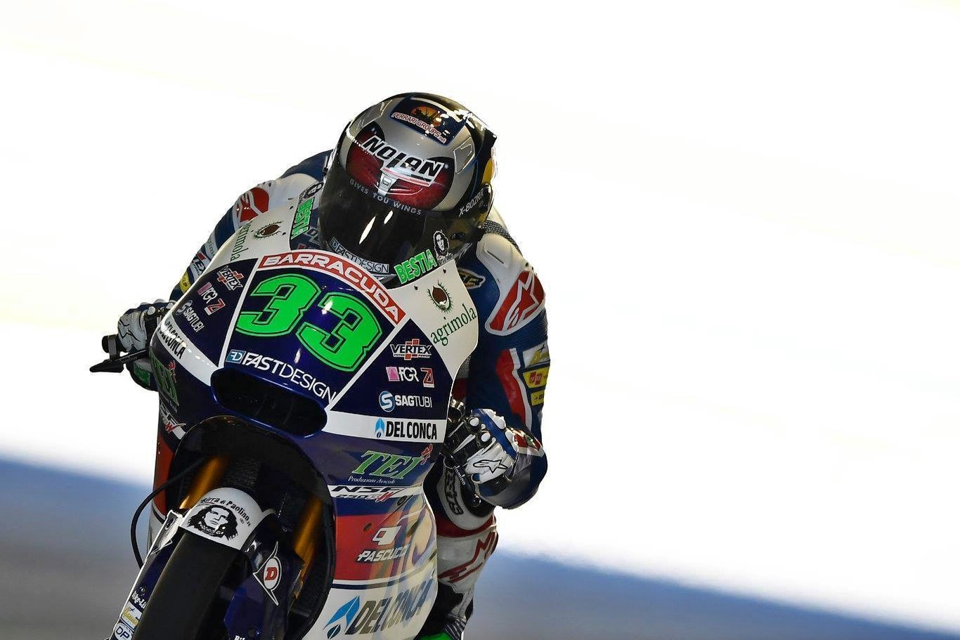 Enea Bastianini roba una victoria segura a Brad Binder en Motegi, liderando sólo cuatro curvas