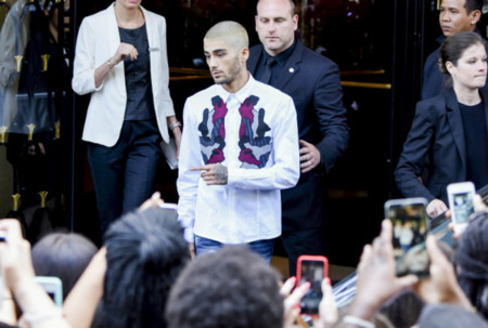 Dos looks más de Zayn Malik en la Semana de la Moda de París: ¿está retando a Harry Styles para quitarle el trono del estilo juvenil?