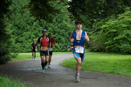 Algunos motivos por los que es mejor correr al aire libre