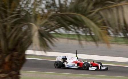 Timo Glock coloca su Toyota por delante de Ferrari y BMW en Bahrein