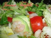 Ensalada de gambas y aguacate. Receta para embarazadas
