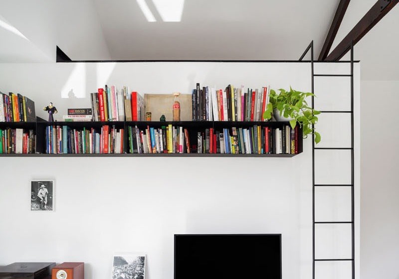 Lo mejor de un apartamento pequeño con techo alto, es la posibilidad de