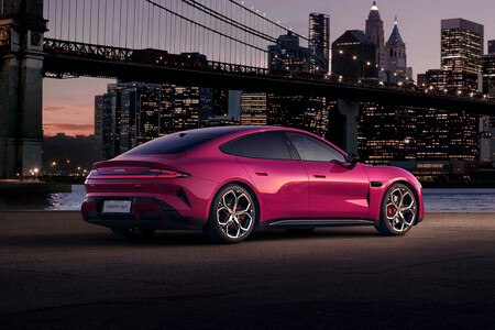 Xiaomi Su7 07 Brilliant Magenta