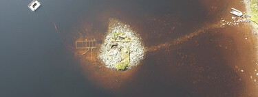 Algo insólito acaba de aparecer en Escocia: una isla artificial con una estructura de madera y piedra más antigua que Stonehenge