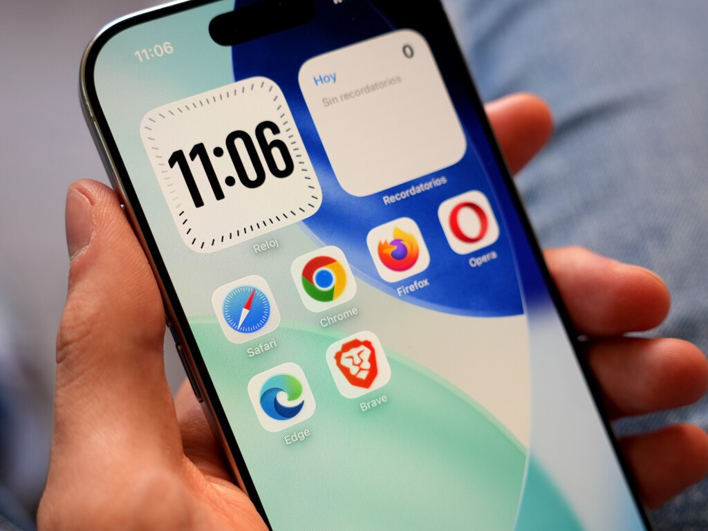 Apple ya permite motores de navegación rivales en el iPhone. El problema es que ha creado un laberinto imposible para Google y Firefox Apple ya permite motores de navegación rivales en el iPhone. El problema es que ha creado un laberinto imposible para Google y Firefox