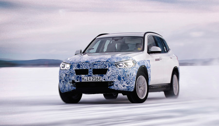 El BMW iX3 revela sus cifras: será un SUV eléctrico con 286 CV, batería de 74 kWh y autonomía de 440 kilómetros