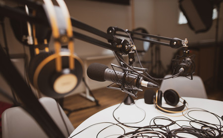 Alguien ha creado un bloqueador de anuncios que funciona con radio y podcasts, y lo ha hecho open source