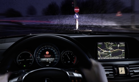 Mercedes-Benz estrena su sistema para evitar conductores 'kamikazes'