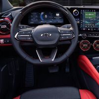Apple CarPlay y Android Auto saldrían de los futuros eléctricos de GM: habrá sistemas de Google y servicios por suscripción