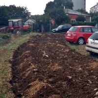 Un agricultor 'secuestra' tres coches en Lugo, o cuando la ciudad intenta colonizar al mundo rural