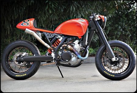 KTM 525 EXC, nació enduro y se convirtió en café racer
