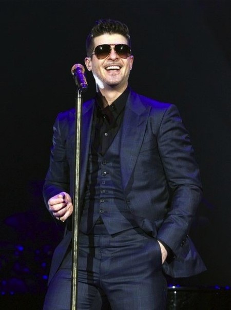 Robin Thicke sigue picando piedra para recuperar a su churri