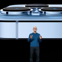 Elon Musk, Sam Altman y otros magnates tech lo tienen claro: el móvil tiene los días contados. Pero Tim Cook no piensa lo mismo