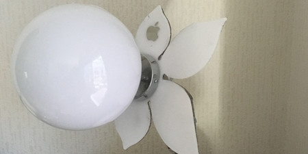 Dan una segunda vida al iMac G4 convirtiéndolo en una lámpara totalmente funcional