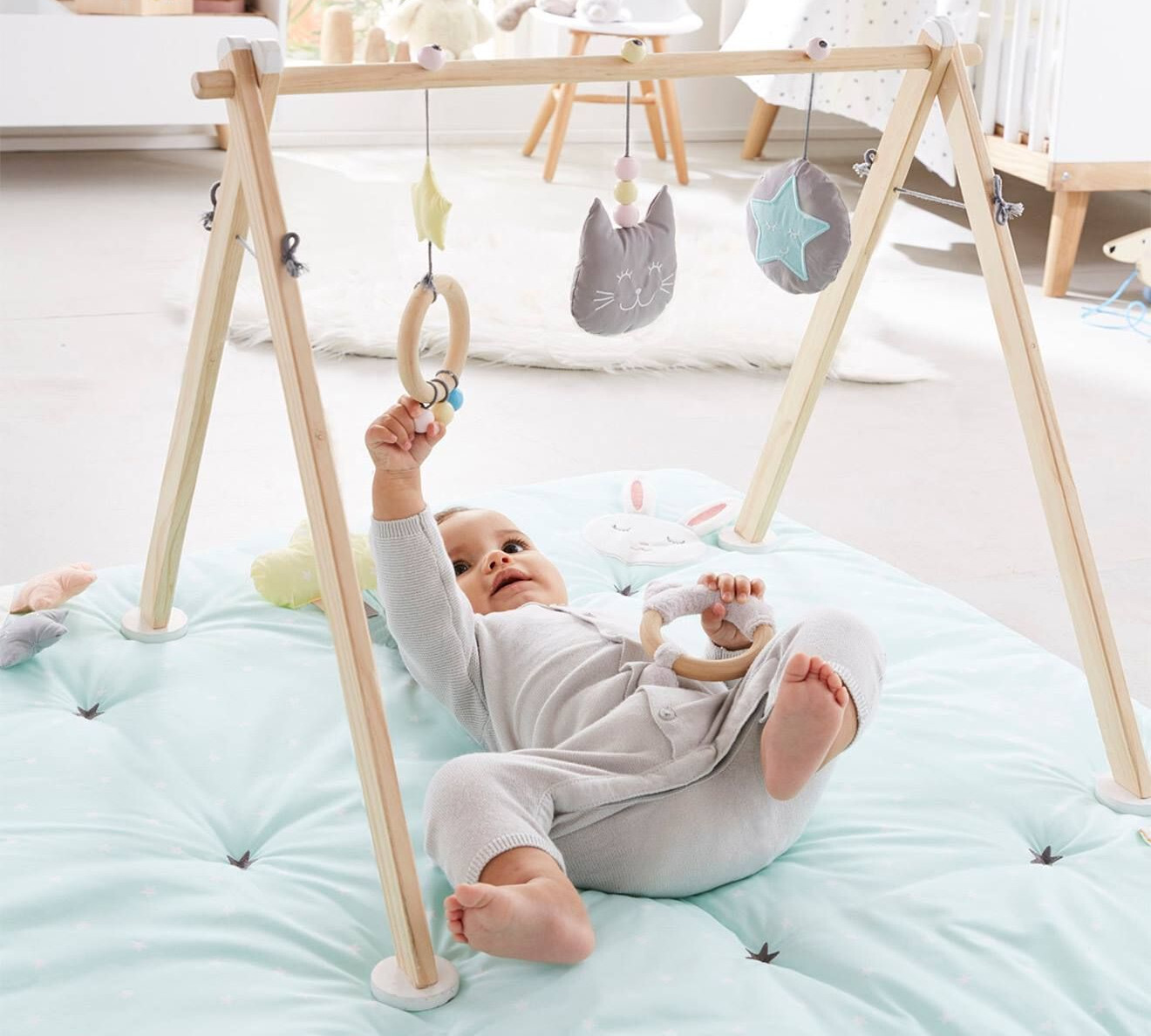 Cómo estimular la coordinación ojo-mano en los bebés 