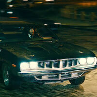 Cuando pensabas que Keanu Reeves no podía molar más, pasa de los especialistas y conduce todos los coches de 'John Wick 4'